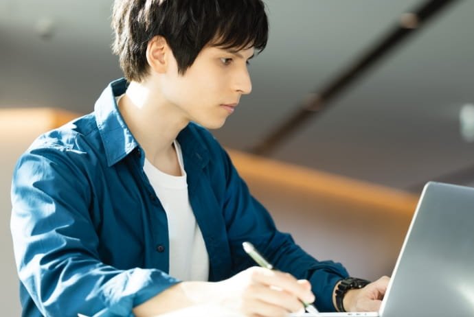 出願資格／出願書類⼀覧のイメージ