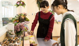 同級生や後輩が作った作品を見ると刺激を受けます