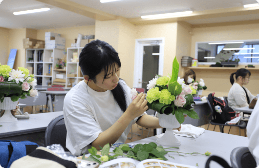 四季折々の花を使ってウェディング装花のトータルコーディネートを学ぶのイメージ